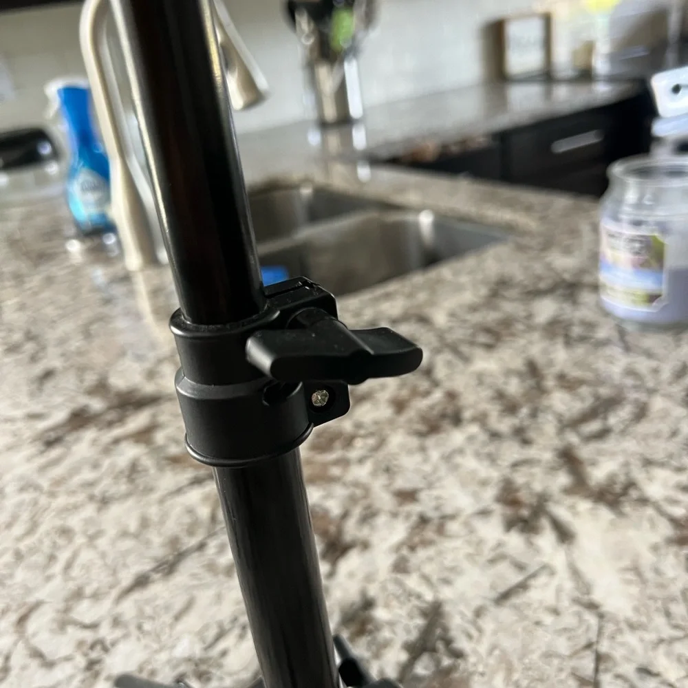 Selfie ring and tri-pod. Different settings & adjustable